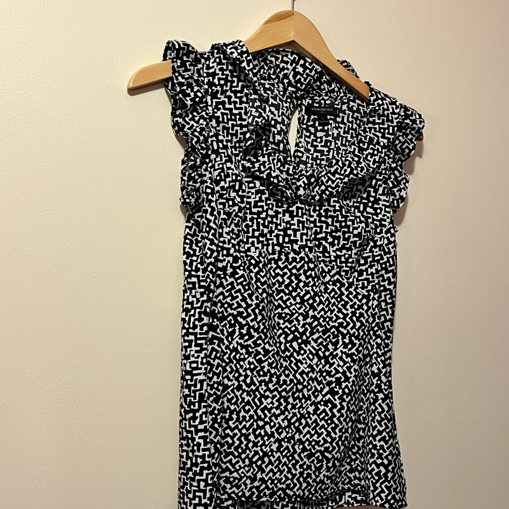 Banana Republic sleeveless sheer blouse ruffle geometric black and white